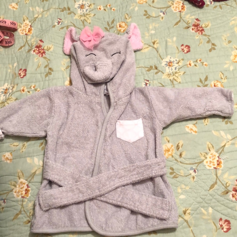 HB‎ BATHROBE